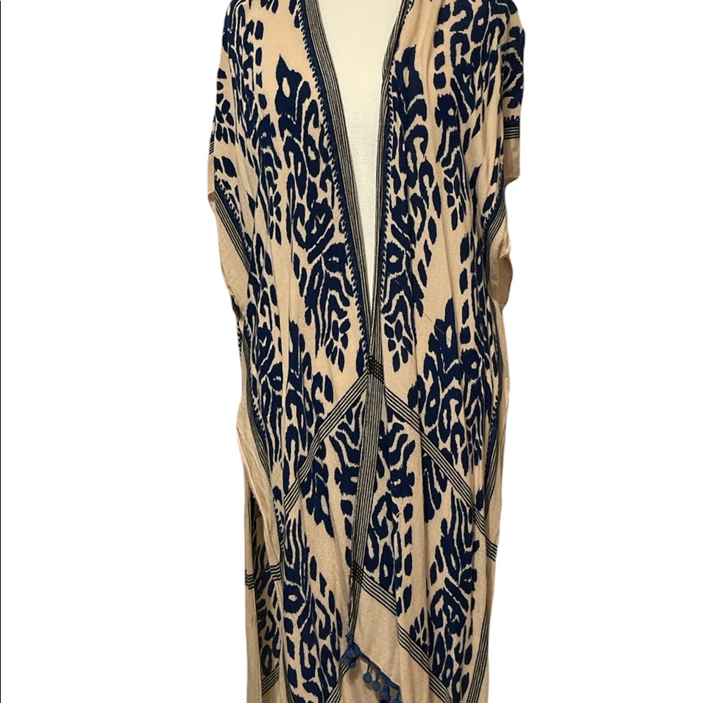 Super soft boutique shawl. No rips or stains